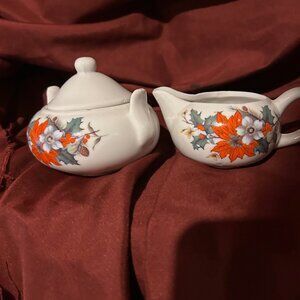 Sadler vintage Holiday Sugar & Creamer  set